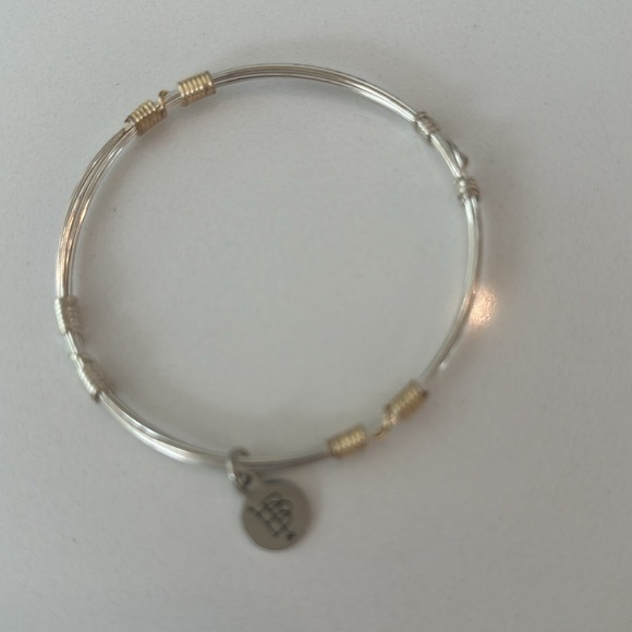 Bourbon and bowties, bangle bracelets, set of three, gold &silver mixed like new - Picture 5 of 8